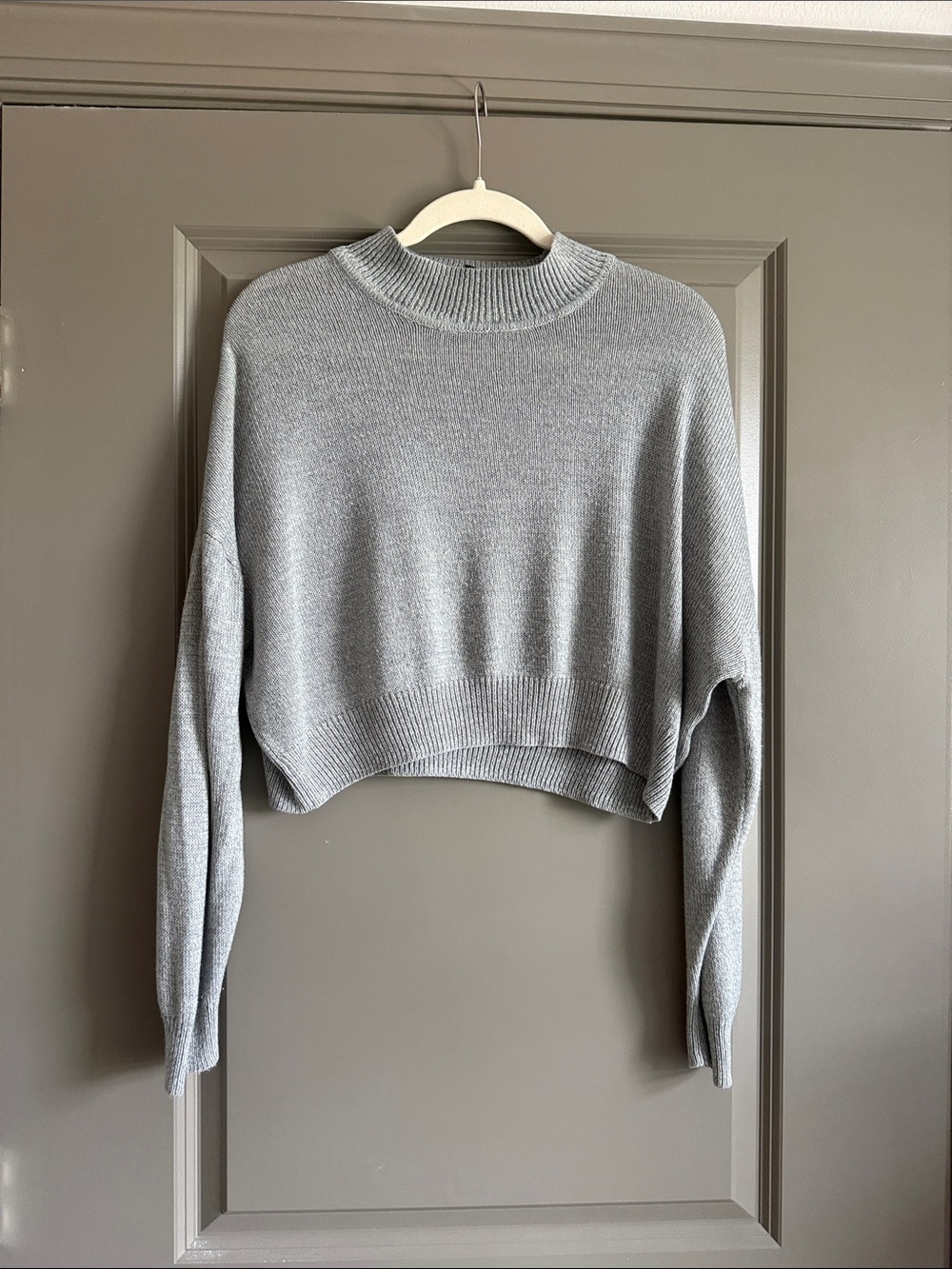 H&M Light Gray Cropped Turtleneck Sweater